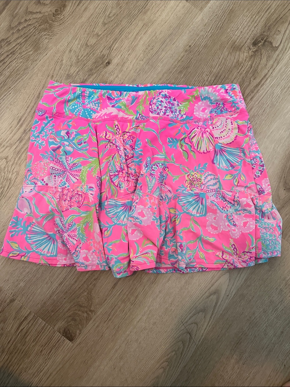 Lilly Pulitzer Luxletic Medium Skorts - Picture 8 of 9